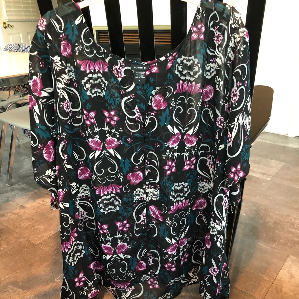 Women’s plus. short sleeve, button down blouse